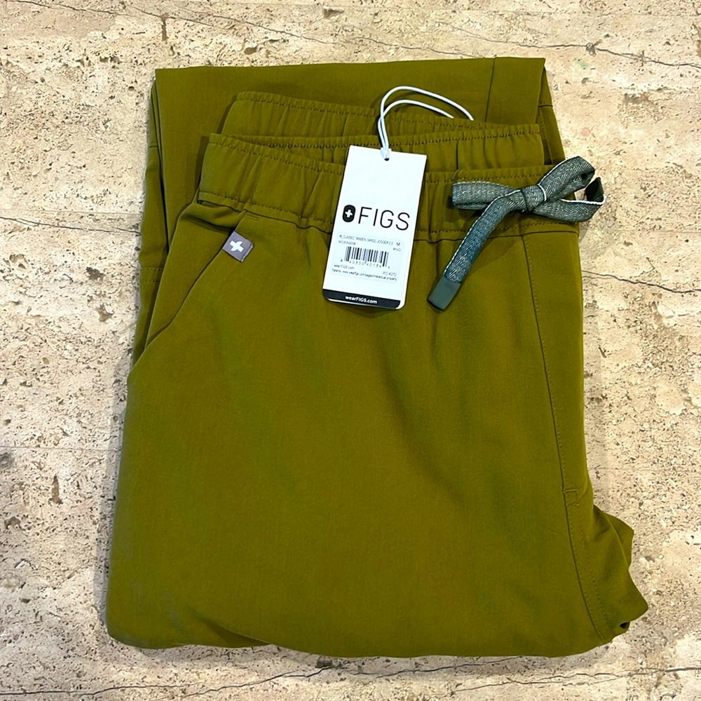 FIGS scrub pants. Medium. Olive.